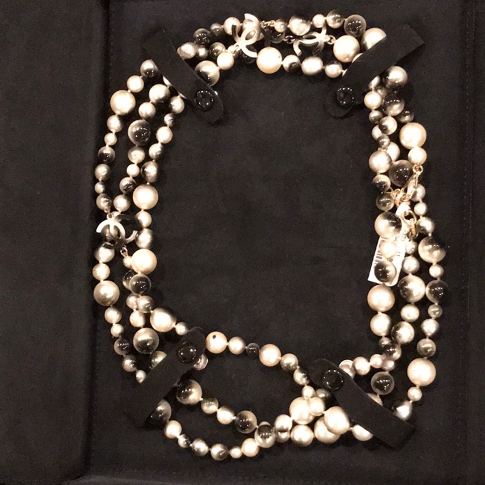 CHANEL OMBRÉ PEARLS
